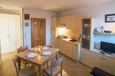 Image de Gemütliche Ferienwohnung im Grünen am See by Interhome