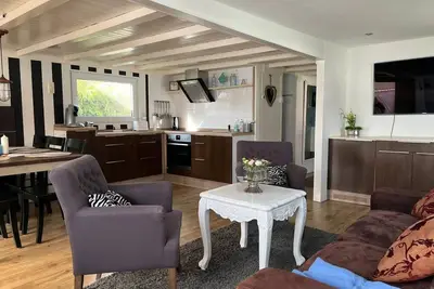 Image de Charmantes Ferienhaus \"Hilda\" mit Terrasse by Interhome