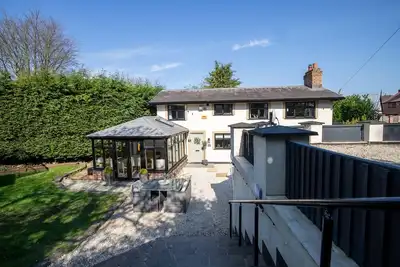 Image de Rainbow Cottage, pet friendly, with hot tub in Ormskirk