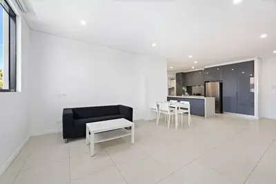 Image de Spacious 3br Apt - Near Station & Airport