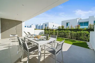 Image de Luxury Lagos Escape · Private Sunny Terrace with Pool · Near Porto de Mós Beach