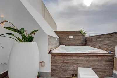 Image de 3br Penthouse w/ private Jacuzzi in St Julian’s