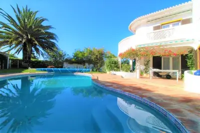 Image de Comfortable & Secluded Family Villa near Luz Beach