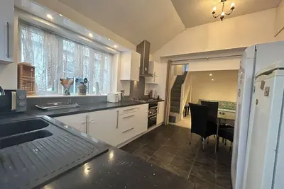 Image de 3 Bedroom Lovely Calm Independent Family Home