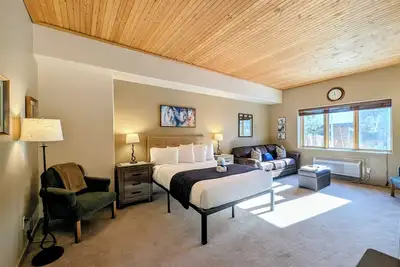 Image de New Listing! Updated Studio, Central location