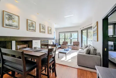 Image de New! Updated, Free Shuttle, Pool & Hot Tub