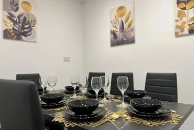 Image de Tranquil Hideaway 3-Br Home w/Garden&Free Parking