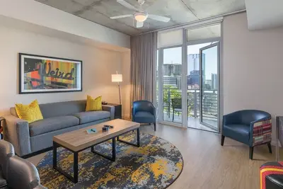 Image de \nSpend New Years in Downtown Austin, in a spacious suite in a central location