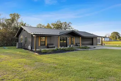 Image de Cozy Modern Barndominum near  Franklin Ranch Sports Park