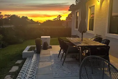 Image de Hidden Gem! Luxury Palm Home with Modern Comfort