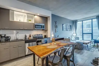 Image de Furnished 2br Executive Suite | Richard and Pender