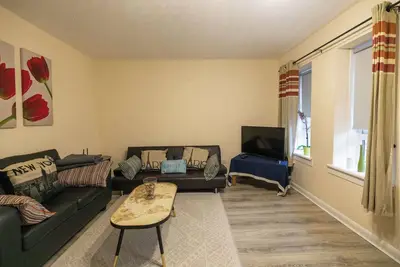 Image de Glasgow 2br Apartment: Free Parking & City Center Access