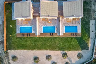 Image de R 1018 Helm’s Entire Private Sea