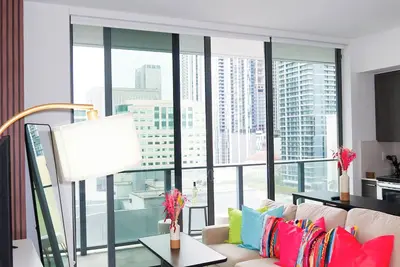 Image de Luxurious Accessible/family friendly apartment in Miami with heated pool