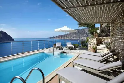 Image de Chic 3-Br Villa • Infinity Pool • Sunset View