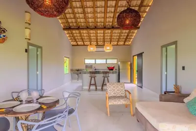 Image de Casa em Camaçari com Churrasqueira e Área Gourmet