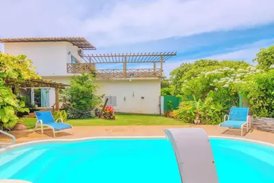Image de Casa em Camaçari com Piscina e Churrasqueira