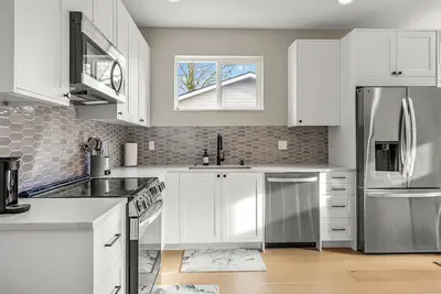 Image de Sleek & Modern Townhome in Prime location