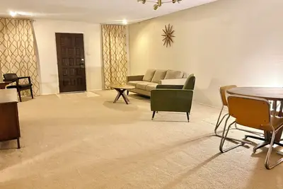 Image de Charming and comfortable 1-bedroom on the golf course-Central Ac and heat