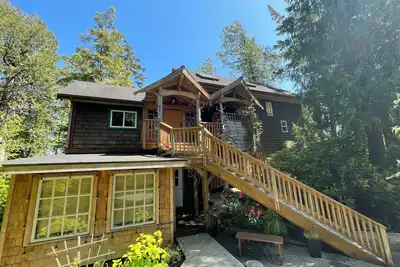 Image de The Sea Wolf. Private inlet retreat. Just a 5 minute walk to Chesterman Beach!