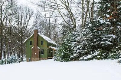 Image de Pet-Friendly Two Bedroom Cabin Outside Ligonier, Near Hiking and Skiing