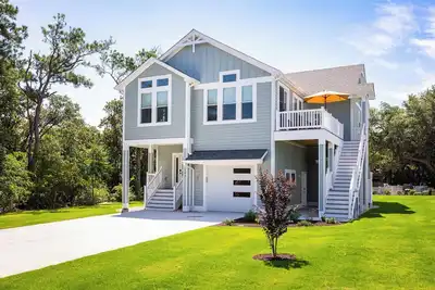 Image de Modern Home in the Heart of Kdh, Minutes to Beach!