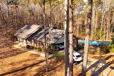 Image de Luxury 5br/5ba Estate in Marietta | Pool, Hot Tub, Cinema & Game Room |Sleeps 12