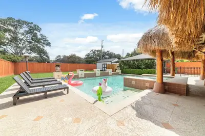 Image de Private Resort-Style Pool, Tiki Cabana Paradise • 3br/2ba • Near Nrg Stadium