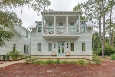 Image de Luxe Cottage + Walk to Moreland Amenities