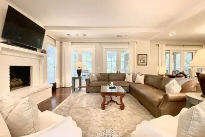 Image de Luxurious and Private with Views of the Golf Course