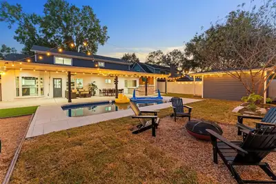 Image de Spacious Houston Home Pool, Huge Covered Patio, Outdoor Kitchen