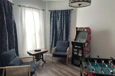 Image de Cozy home w/ public lake access, game room, king bed, Grill, Firepit