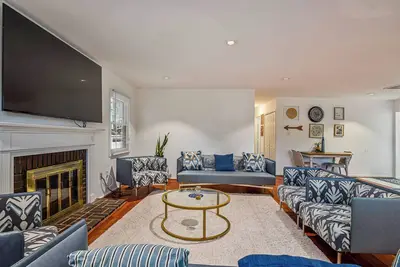 Image de Cozy 4-Br Getaway :Private yard, Gazebo & Grill,