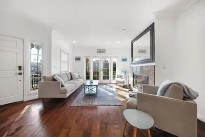 Image de Walk-to-Beach Oceanside Escape Near Pier & Dining