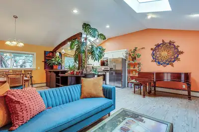 Image de 8 Mi to Lumen Field: Seattle Area Home w/ Backyard