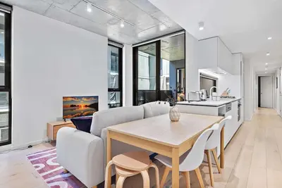 Image de Well-Lit 2-Bed Apartment with Balcony