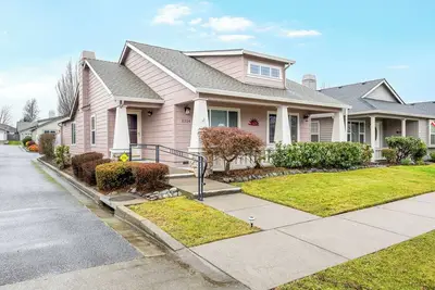 Image de experience comfort, convenience, and nature—all in one unforgettable stay.