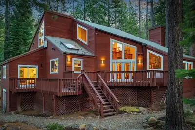 Image de Near Ski Resorts, Downtown Truckee, & Donner Lake | Basque Lodge by AvantStay