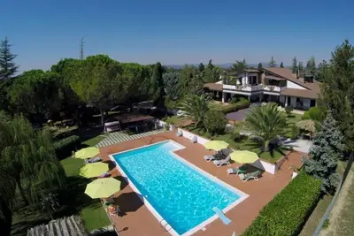 Image de Villa Serena Assisi Eine Oase der Ruhe by Interhome