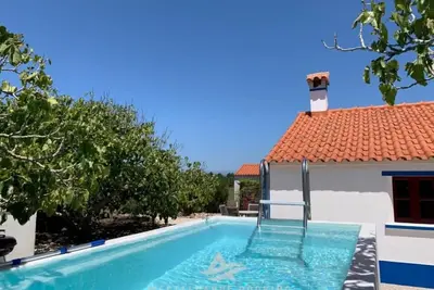 Image de Schönes Landhaus mit Tauchbecken, Strand 3km by Interhome