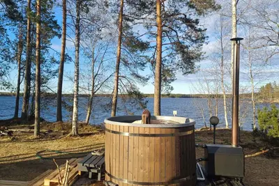 Image de Koemakkoeniemi - Your vacation villa right on the lake with sauna and hot tub