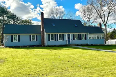 Image de Cotuit-Newly Updated 3bd House-A/C, Fenced in Backyard-Game Room-Pet Friendly, Close to Beach and Village-Landlord Beach Pass