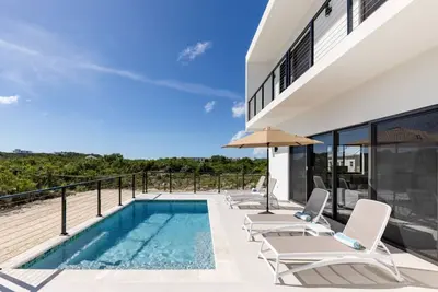 Image de Spacious 4br Home  & 4. 5ba With Views from Every Room