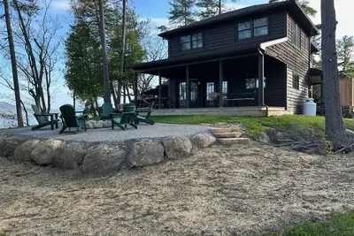 Image de Pinecrest Lodge; Lakefront Retreat in the Waltonian Islands Hague on Lake George