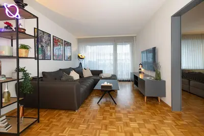 Image de Bright Urban Retreat / Balcony, Workspace, Parking