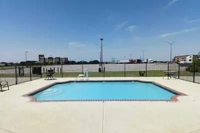 Image de 4 Lodgings | Firemans Park Adventures | Outdoor Pool and Free Parking