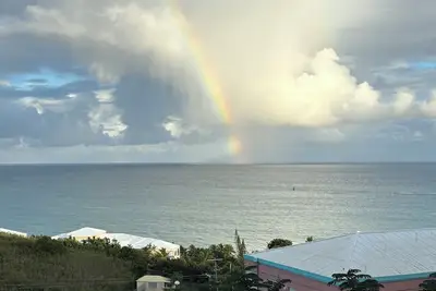 Image de Enjoy amazing views from this updated 3 bedroom, 2 bathroom condo!