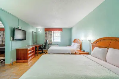 Image de Stay Near Starbucks - Explore Downtown Harlingen Easily | 2 Rooms w/ Parking