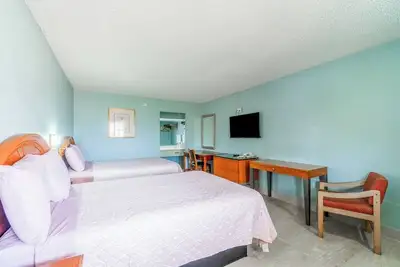 Image de 4 Inviting Rooms Near Dining Hotspots & Tony Butler Municipal Golf Course -2. 7mi