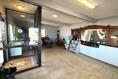 Image de 3 Rooms - Relaxing Stay w/ 2 Queen Beds Close to Local Parks and Trails